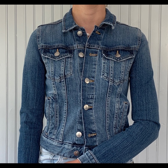 denim jacket great for styling with any piece - Picture 3 of 4